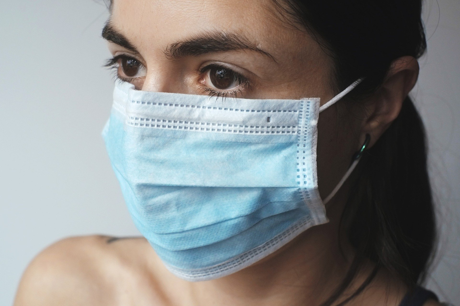 Coronavirus : on peut désormais utiliser les masques FFP2 périmés de moins  de 24 mois - Le Parisien